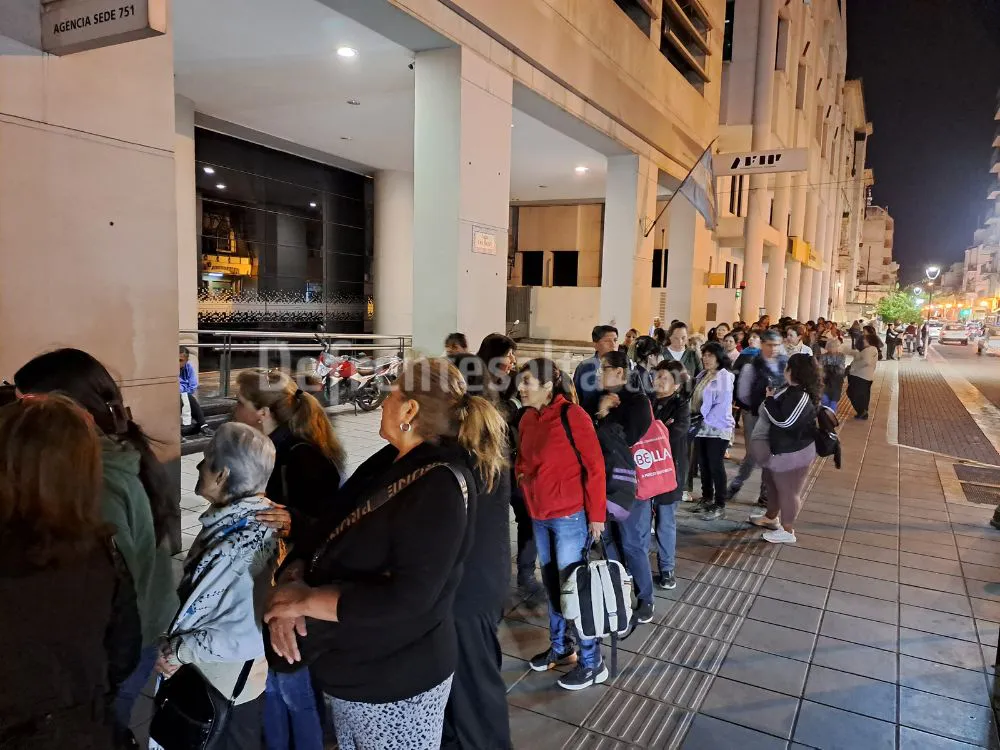 Filas para recibir la bendición del sacerdote.