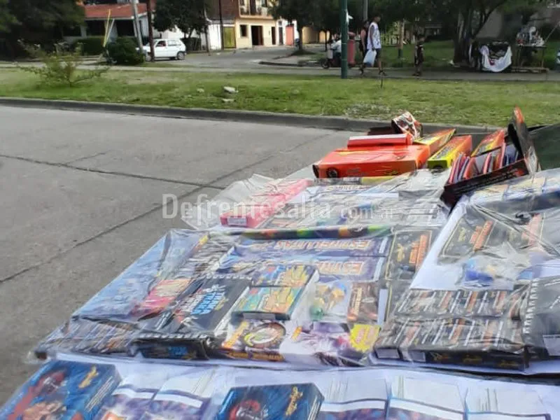 Venta ilegal de pirotecnia en zona norte.