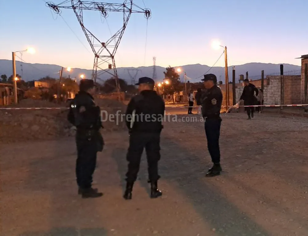 Policias en el lugar del hallazgo del cuerpo