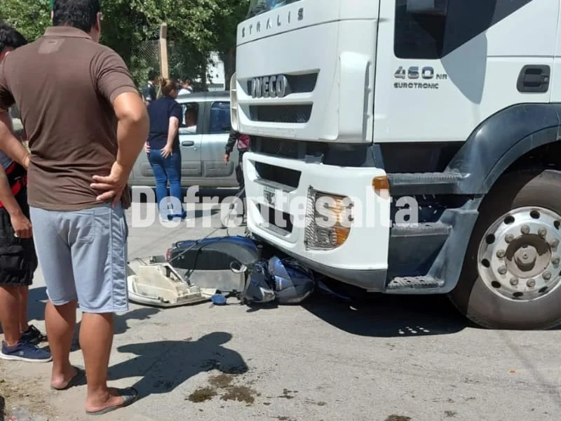 Accidente en avenida Tavella. 