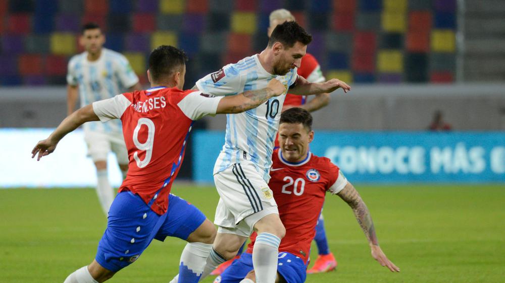 030621-argentina-chile-lionel-messi-charles-aranguiz_a3cz25ox0gx71crvqnvh9yiah