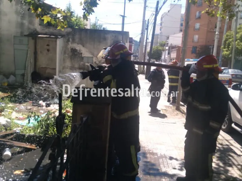 Bomberos en Caseros al 1400.