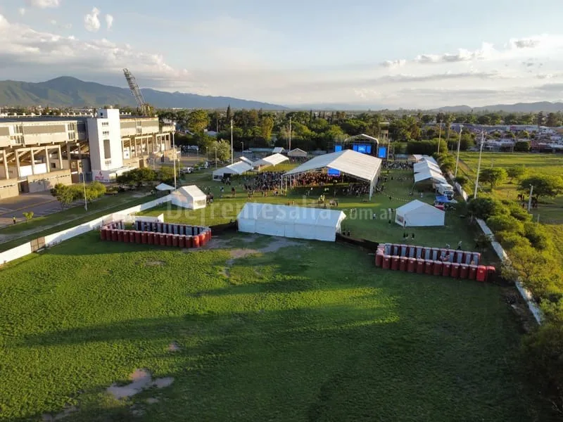 Carpa de Martearena vacía. 