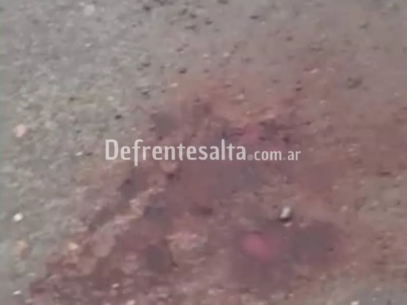 Manchas de sangre en avenida Paraguay.