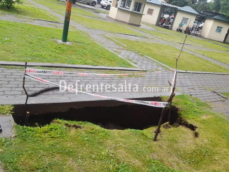 Hundimiento en el parque San Martín. 