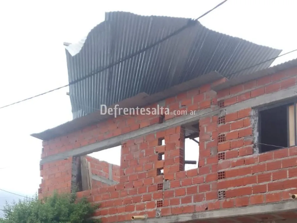 Se desplomó el techo de una vivienda.