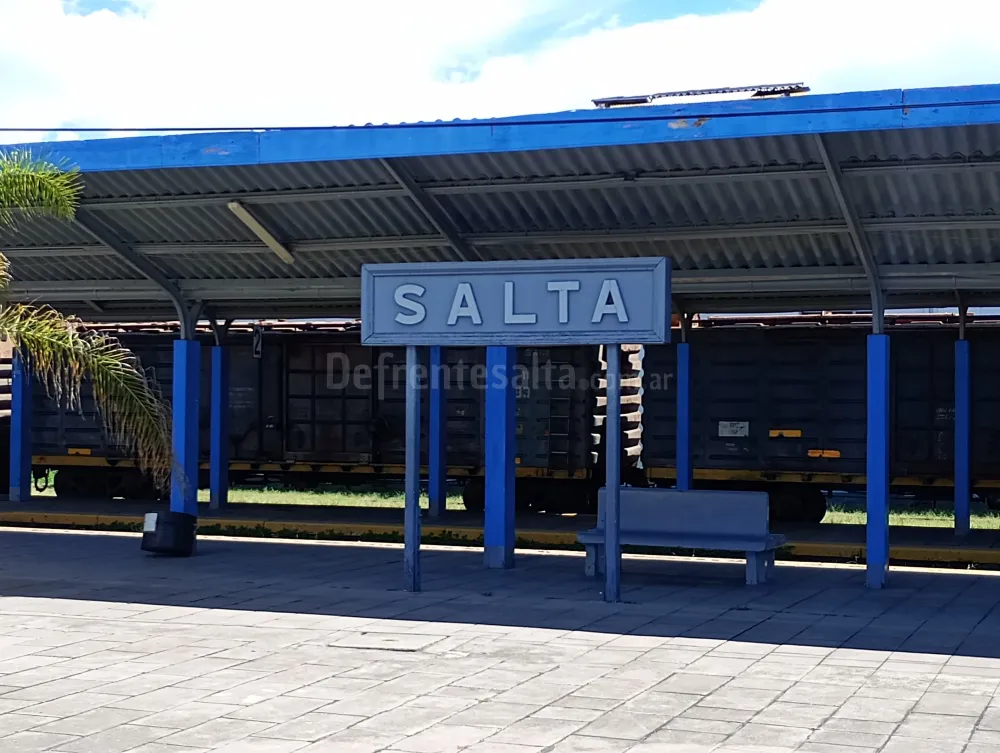 Estacion de trenes - calor en Salta