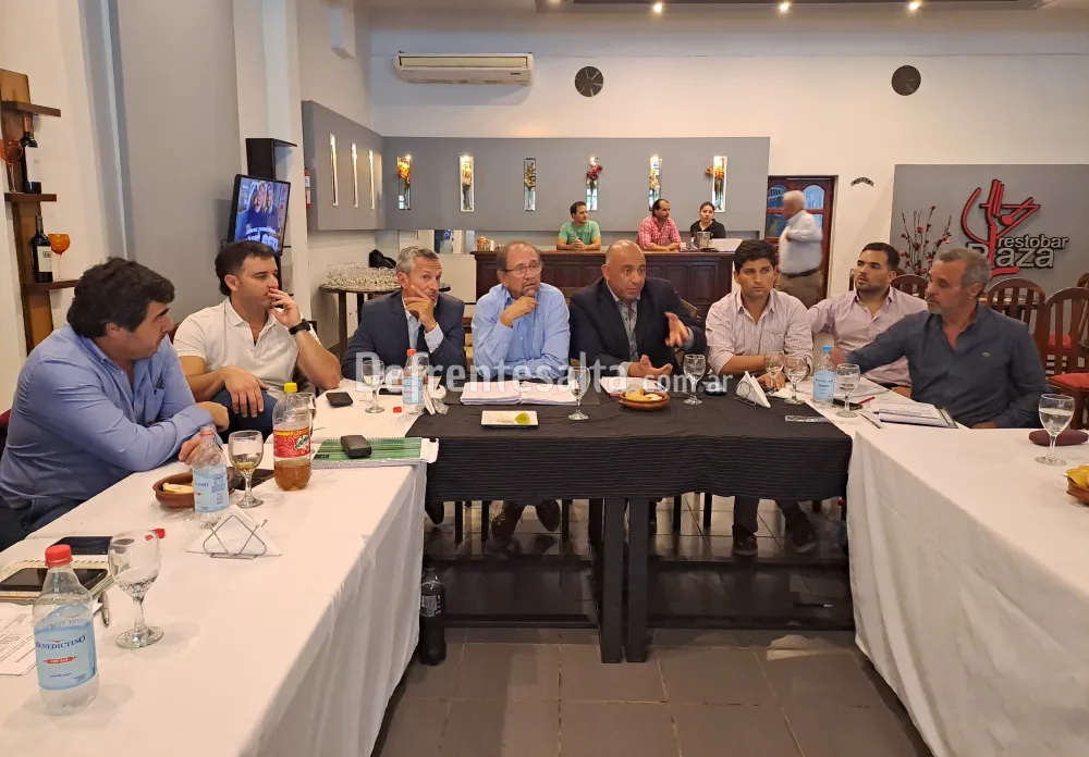 Ministros con comerciantes de Orán