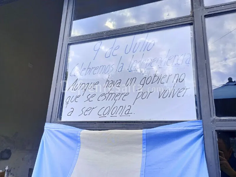 El polémico cartel que apareció en Salta.