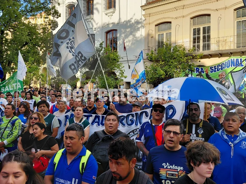 Marcha contra la reforma laboral en Salta.