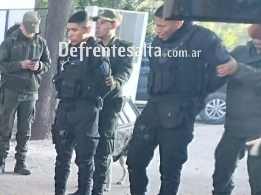 Policías detenidos con 400kg de cocaína.