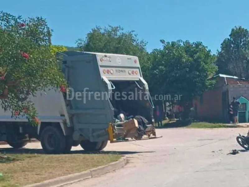 Falleció un joven tras chocar contra un recolector. 