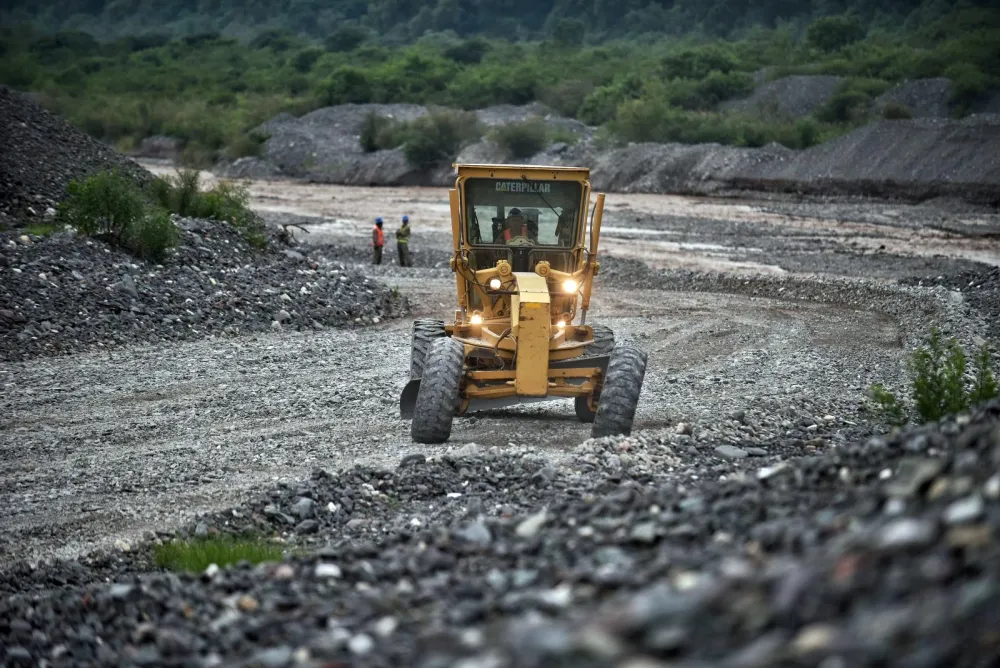 Alberto Castillo y funcionarios en la RN51 2