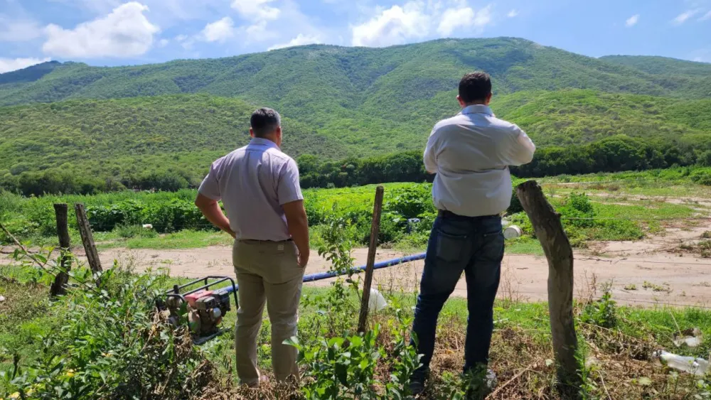 Finca utiliza agua del rio para riego