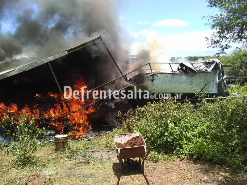 Así se incendió la lancha.