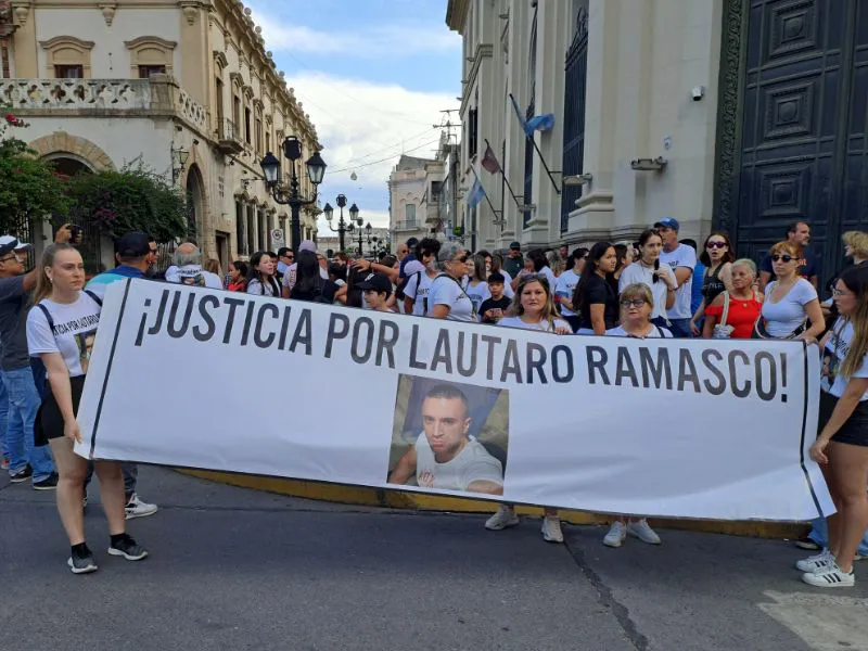 Marcha por Lautaro Ramasco