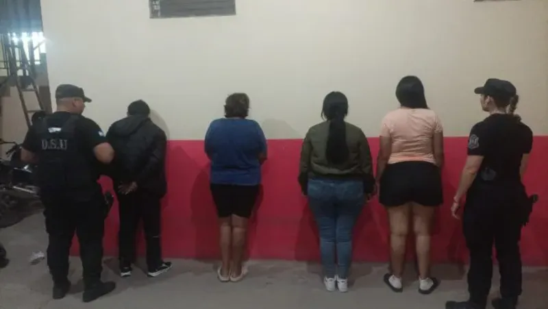 Mujeres detenidas por estafas