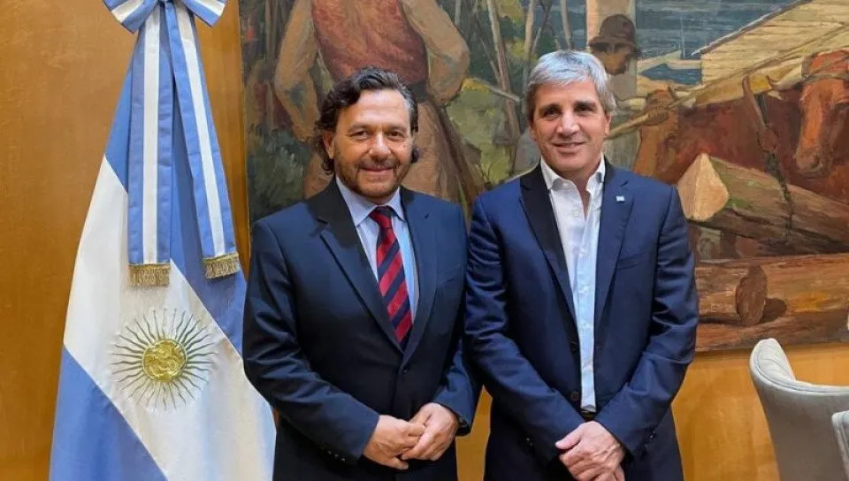 Luis Caputo con Gustavo Sáenz