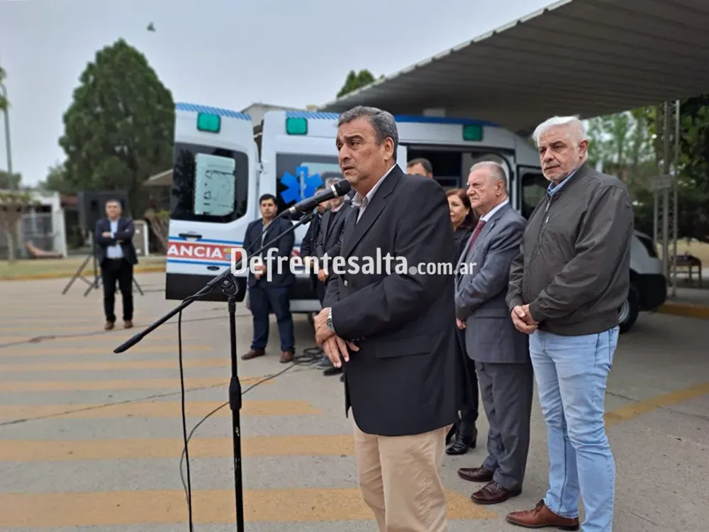 Entrega de móviles al SAMEC
