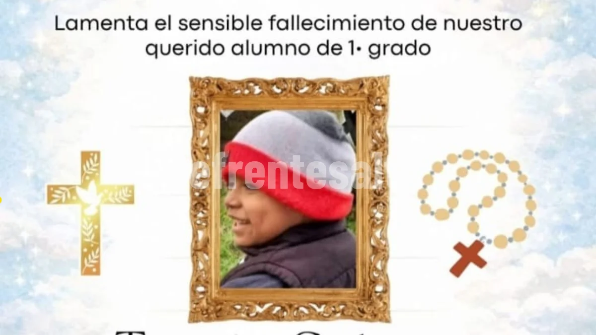 Placa de despedida de la escuela de La Merced para Tomás Alancay, el niño fallecido tras ser atropellado.