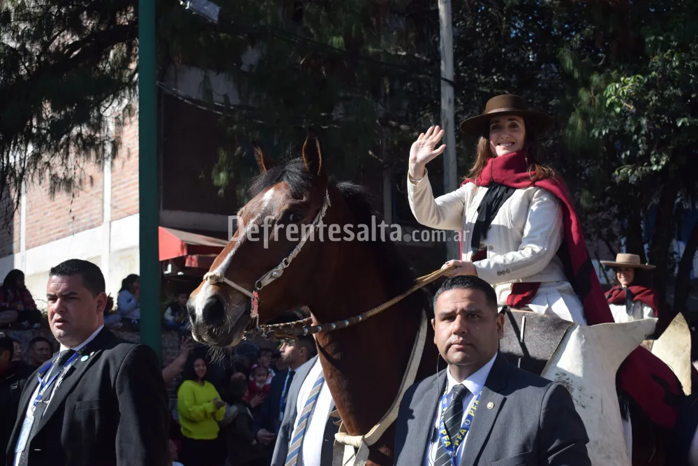 Victoria Villarruel en el desfile a Güemes. Ok