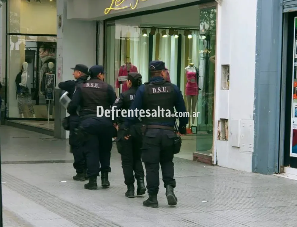 Policías en el centro