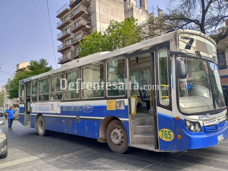 El colectivo quedado en el centro. 