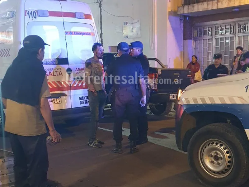 Maxima tensión en el centro.