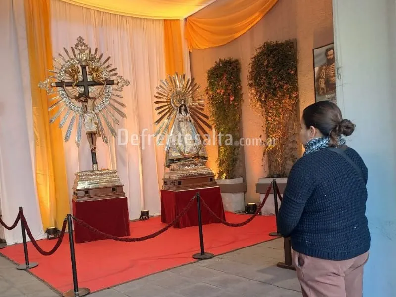 Imágenes del Señor y VIrgen del Milagro en el SIndicado de Empleados de Comercio.