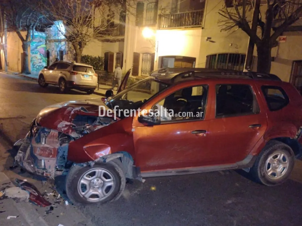 El auto que chocó en Santa Fe y Alvarado