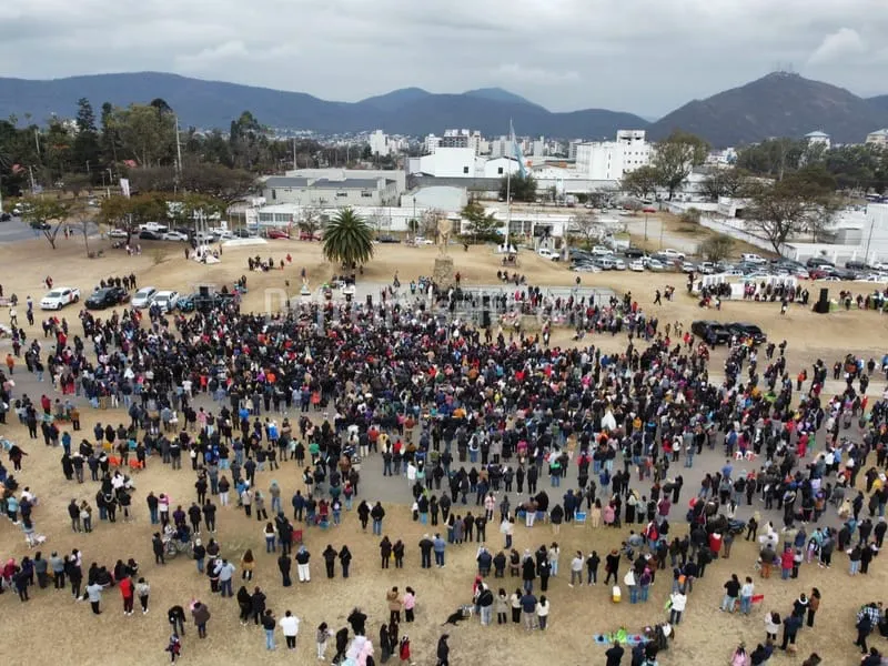 Multitudinaria procesión.  Virgen Urkupiña.- 