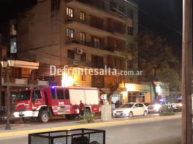 Bomberos en Sarmiento al 700