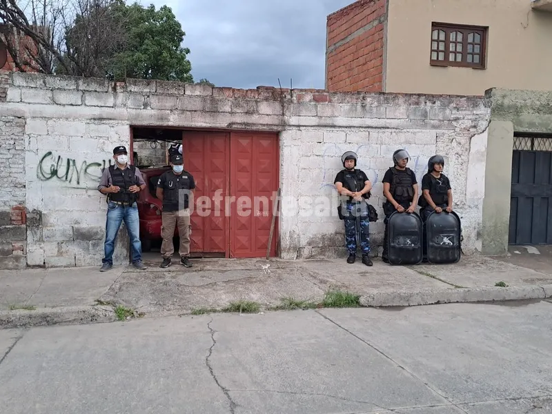 Allanamientos en barrio Municipal.