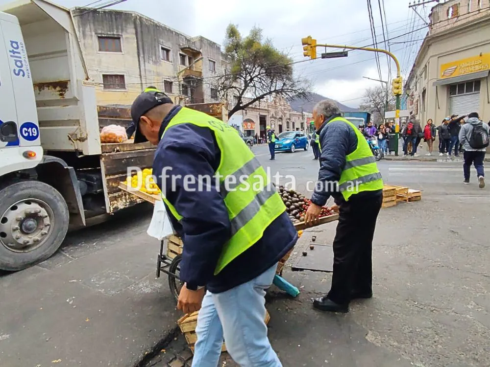 Inspectores  de la Municipalidad secuestran los carros.