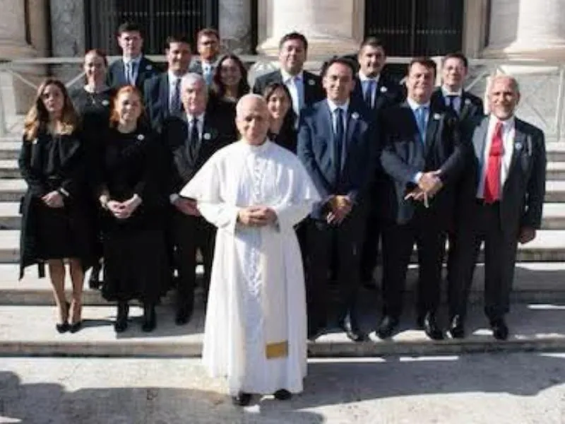 Senador Juan Carlos Romero junto al Santo Padre.