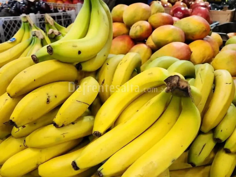 El mercado San Miguel ofrece frutas y verduras en oferta.