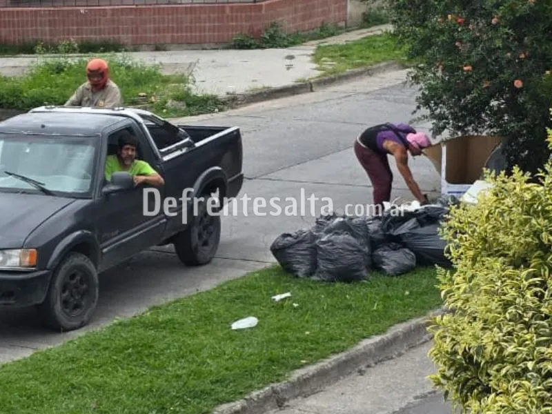 Los hombres que tiraron basura.