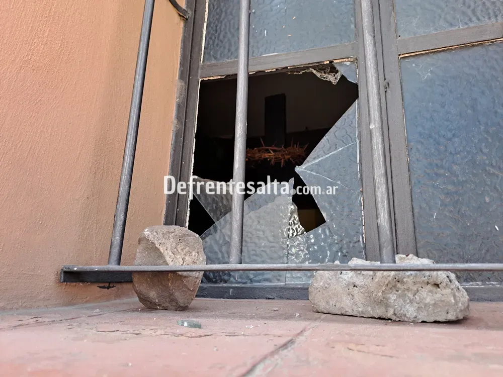 Destrozos en parroquia El Pilar 1