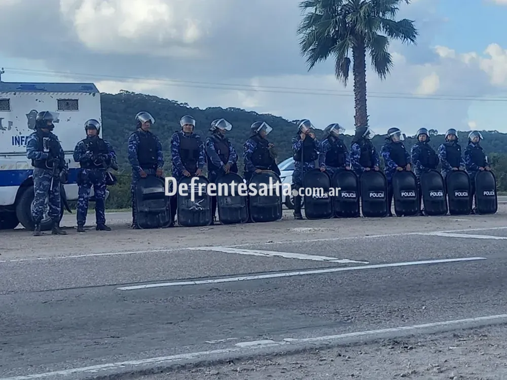 Policías en el expaeje Aunor