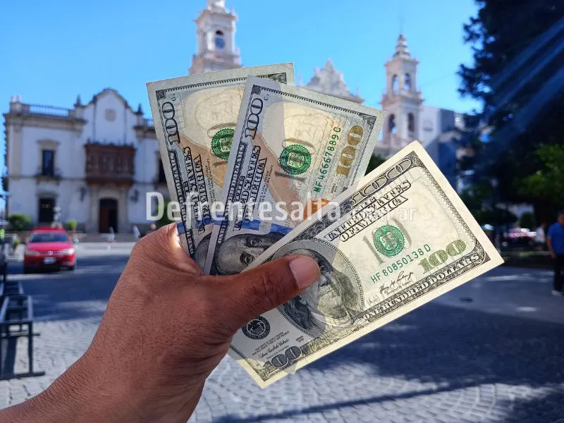 Dólares.