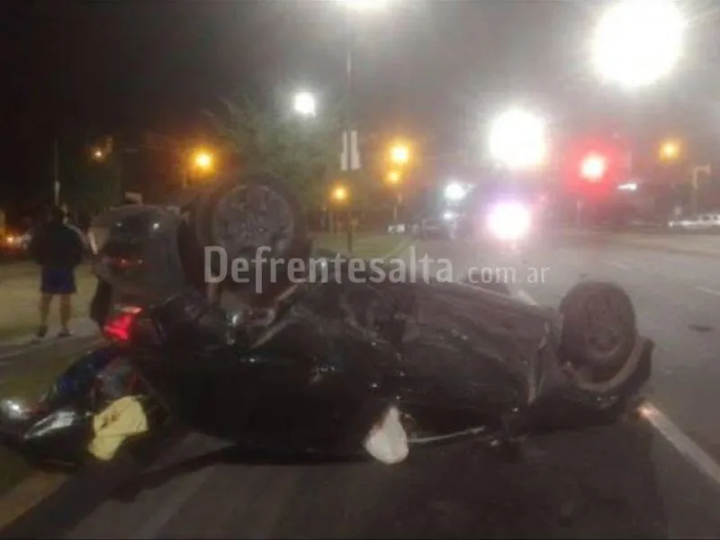 El auto que volcó.