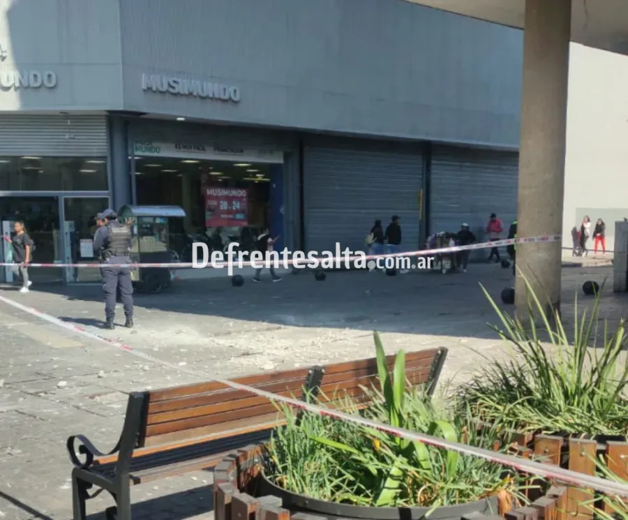 Cayó mampostería del centro