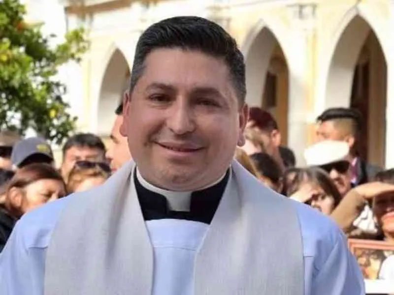 Padre Javier Romero.