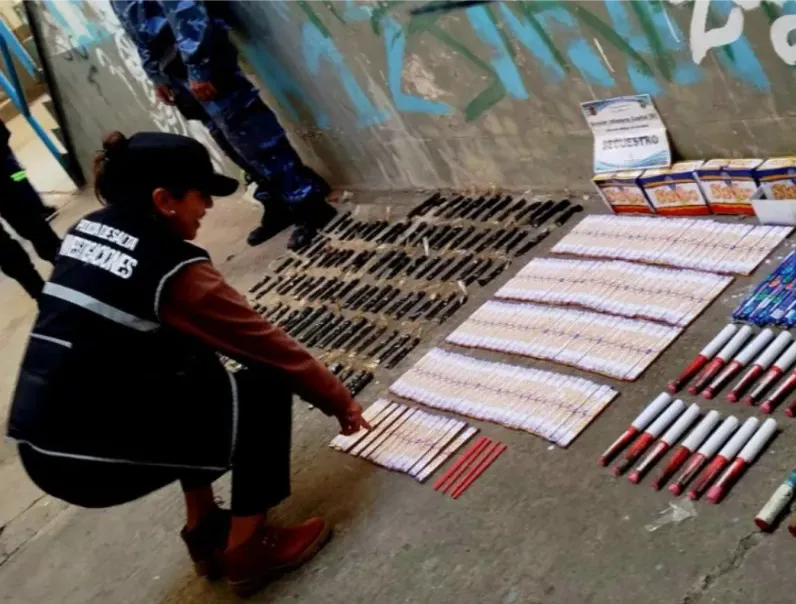 Secuestro de pirotécnia y bebidas