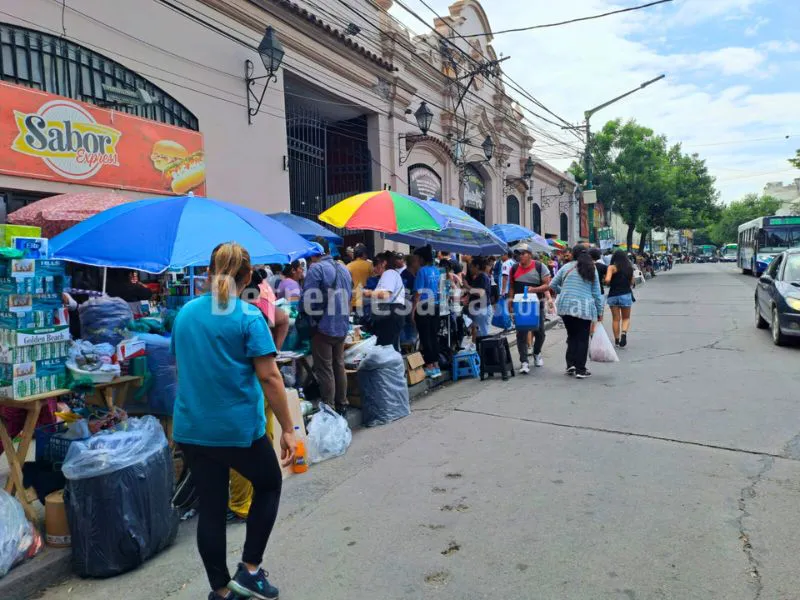 Puesteros del mercado San Martín.
