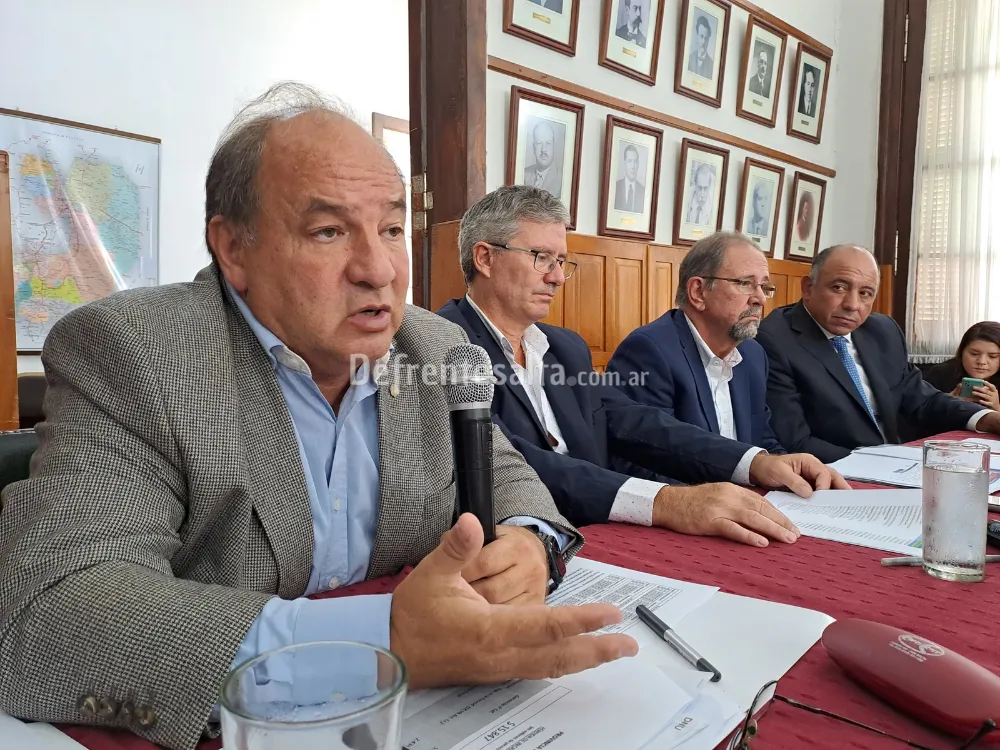 Ministros exponen en diputados.