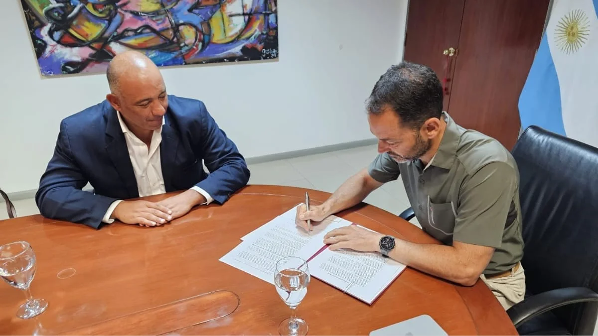 El ministro Roberto Dib Ashur y el intendente Emiliano Durand presentan el Monotributo Unificado en Salta.