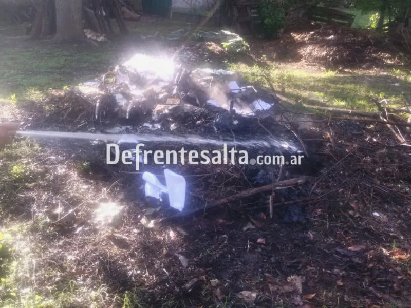 El incendio controlado por los bomberos. -