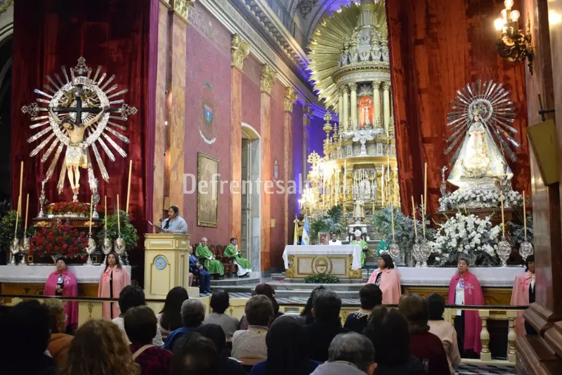 Entronización imagenes del Señor y Virgen del Milagro