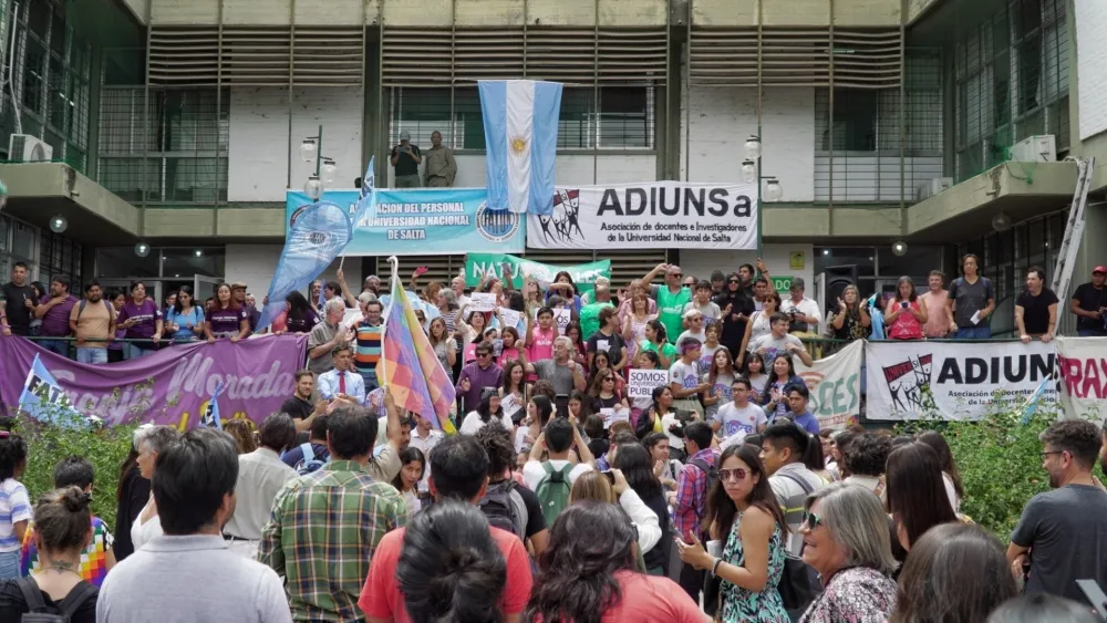 Banderazo en la UNSa 3